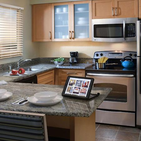 Sonesta Es Suites Cincinnati - Блу Аш Екстериор снимка