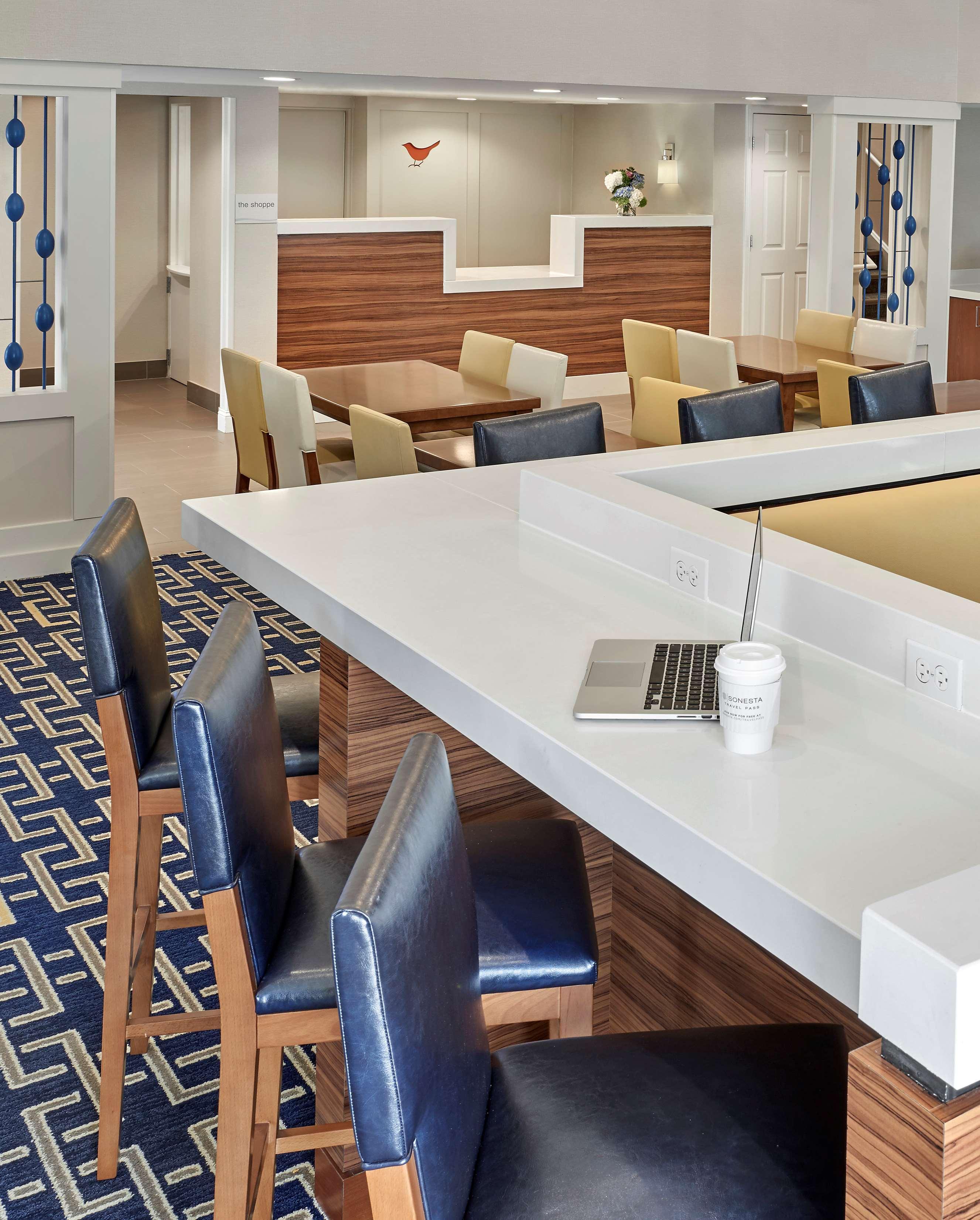 Sonesta Es Suites Cincinnati - Блу Аш Екстериор снимка