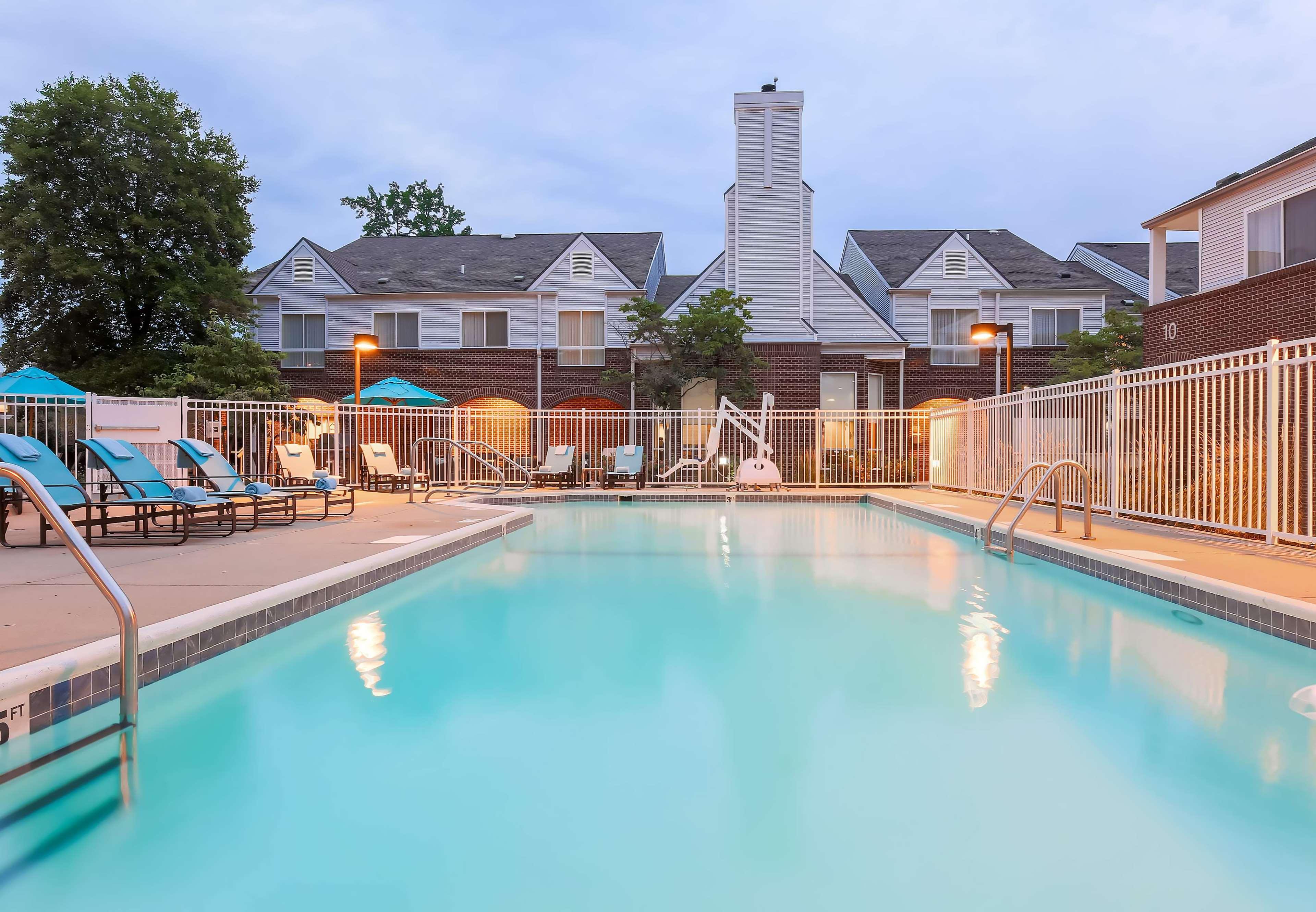 Sonesta Es Suites Cincinnati - Блу Аш Екстериор снимка