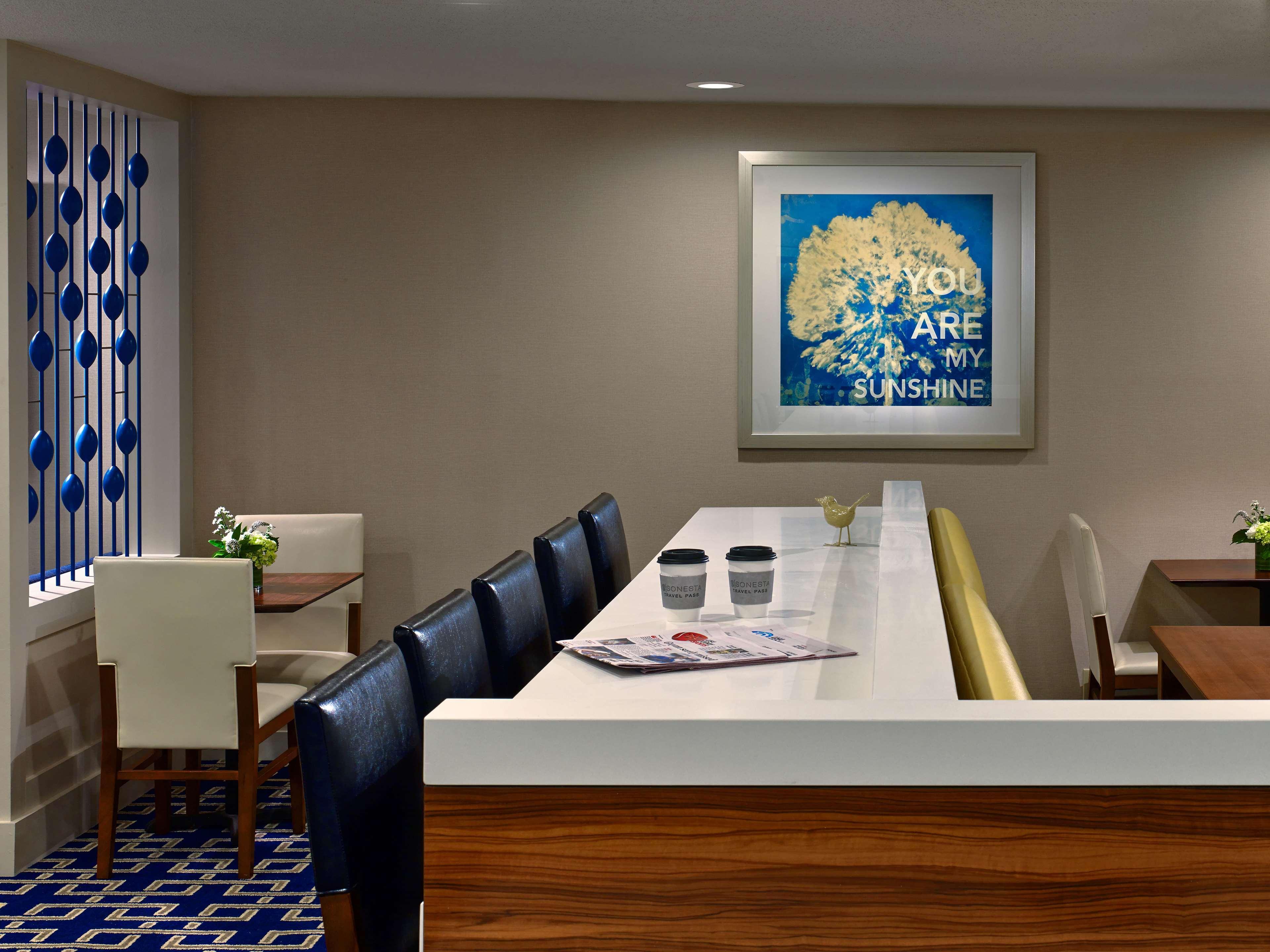 Sonesta Es Suites Cincinnati - Блу Аш Екстериор снимка