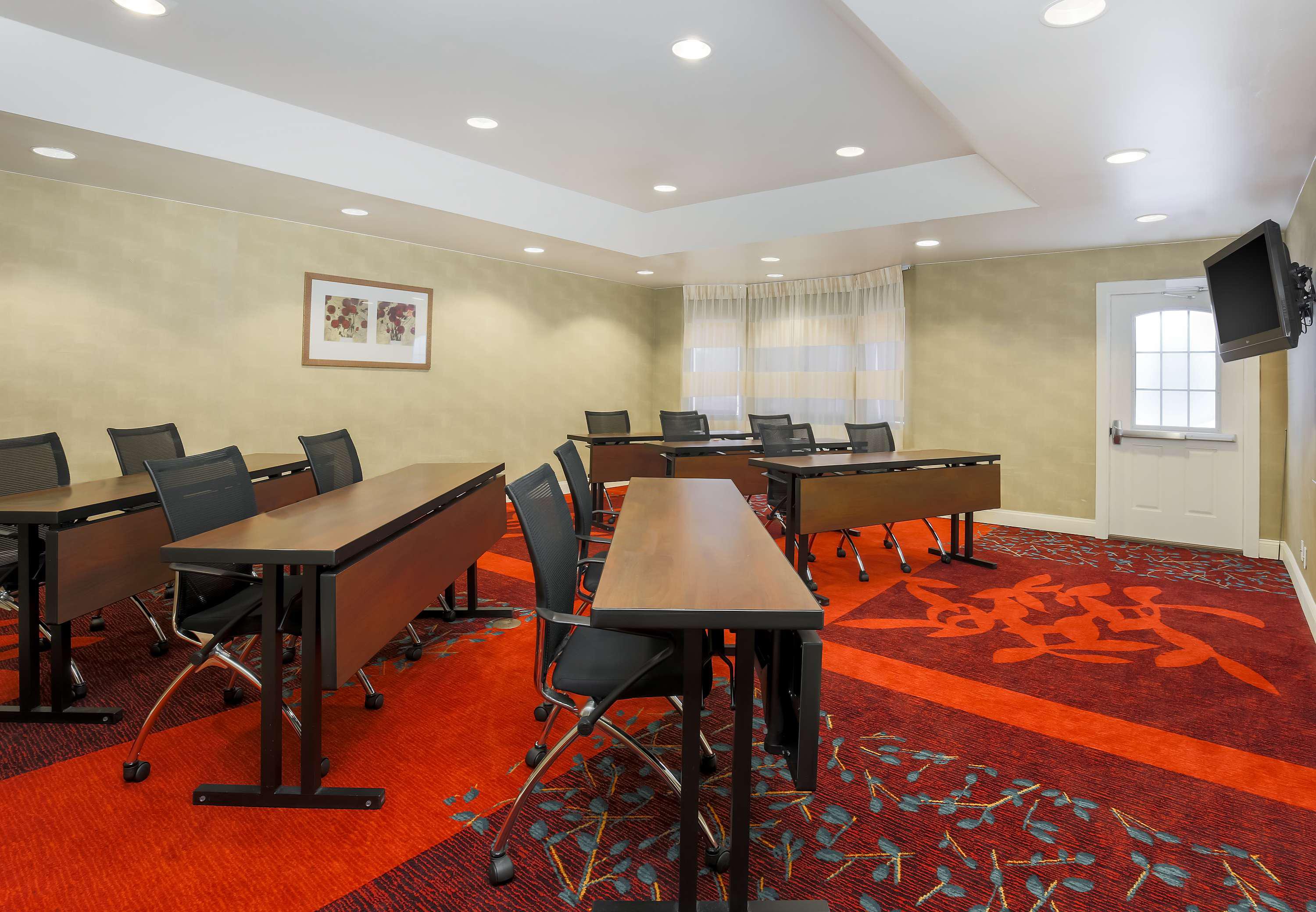 Sonesta Es Suites Cincinnati - Блу Аш Екстериор снимка
